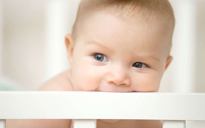 Când și de ce se schimbă culoarea ochilor la copii — explicațiile specialiștilor