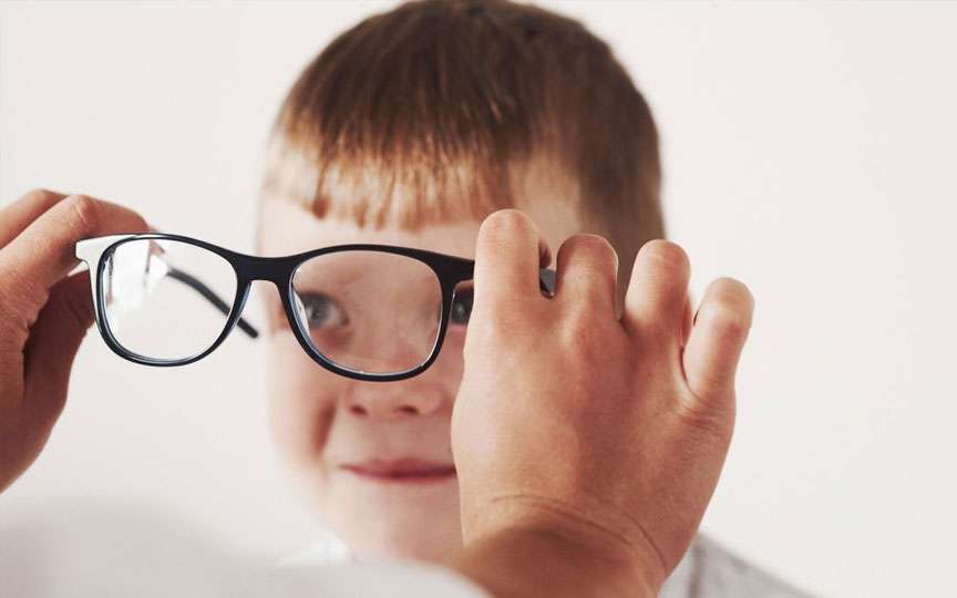 Semn de cancer ocular la copii vizibil în fotografii: ce spun medicii