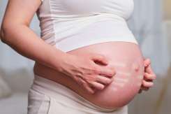 Psoriazisul în sarcină – efecte asupra mamei și opțiuni sigure de tratament