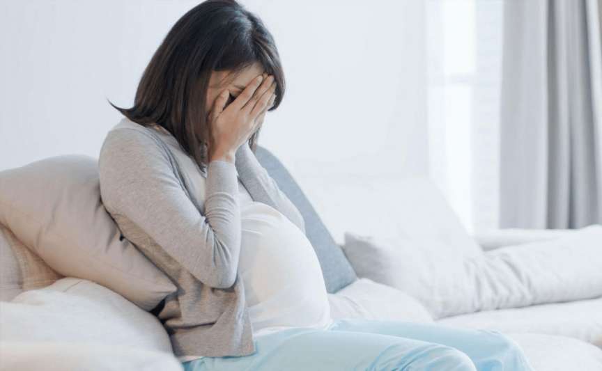 Schimbări hormonale și emoționale în sarcină – cum le gestionezi eficient