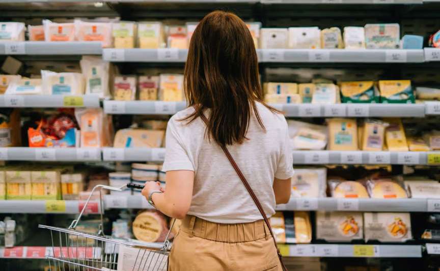 Recomandări oficiale pentru masa de Paște – cum alegi corect carnea de miel, ouăle și cozonacul