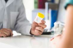 Urina tulbure în sarcină: cauze, simptome și când trebuie consultat medicul