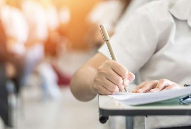 Examene clasa a IX-a 2026: calendarul oficial și regulile noi anunțate de MEC