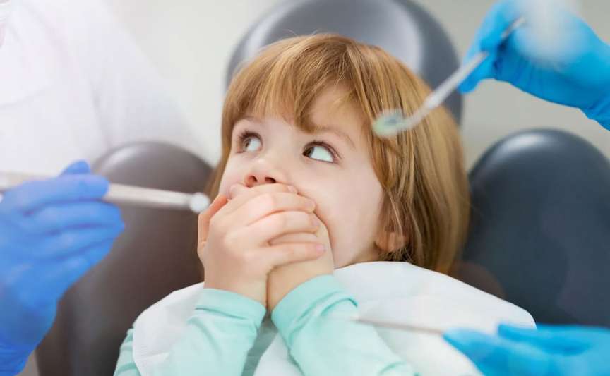 Ce faci daca copilul se teme de dentist: sfaturi utile de la stomatolog si psiholog