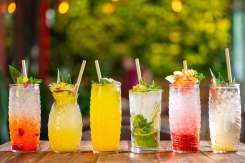 Rețete simple de limonadă de casă – clasică, cu fructe și ierburi aromatice