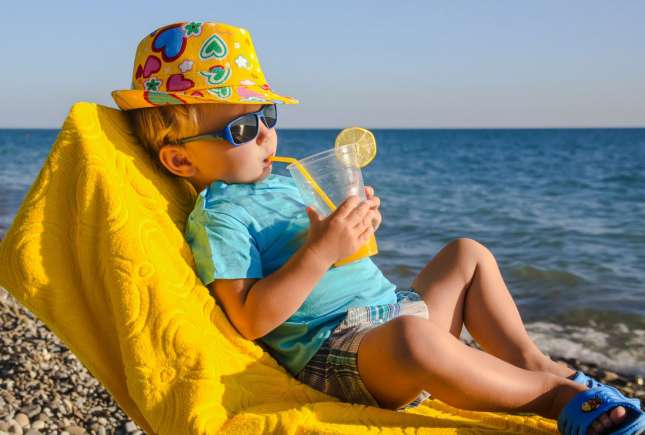 Trusă de călătorie pentru copii – ce recomandă pediatrul să luați în vacanță