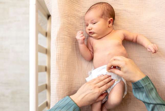 Cum se face corect igiena intimă a nou-născutului: ghid complet pentru părinți