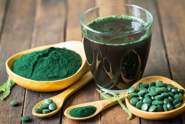 Spirulina și clorofila: ce spun studiile despre beneficii și riscuri reale