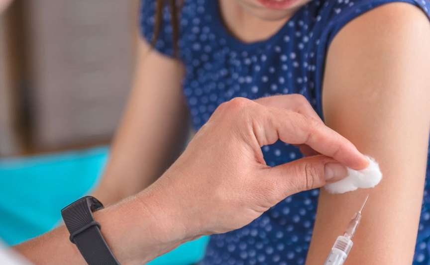 Vaccinarea antimeningococică în Moldova: Briceni și Ungheni, în frunte; Găgăuzia, codașă