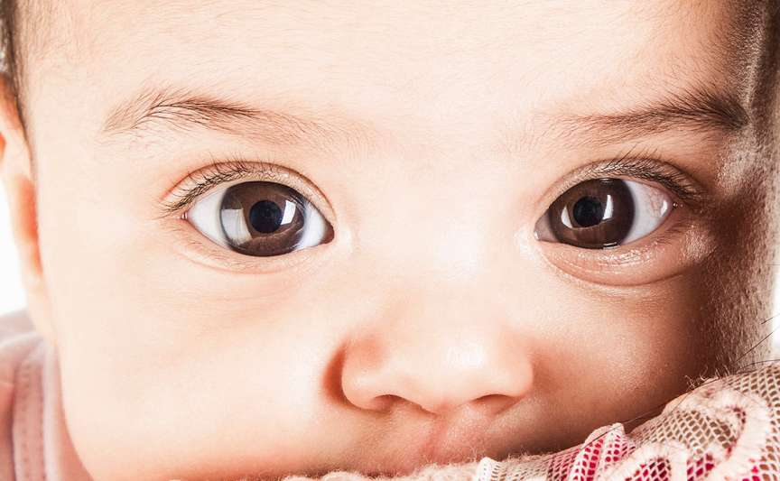 Cum vede lumea un nou-născut: explicațiile unui medic oftalmolog pediatru